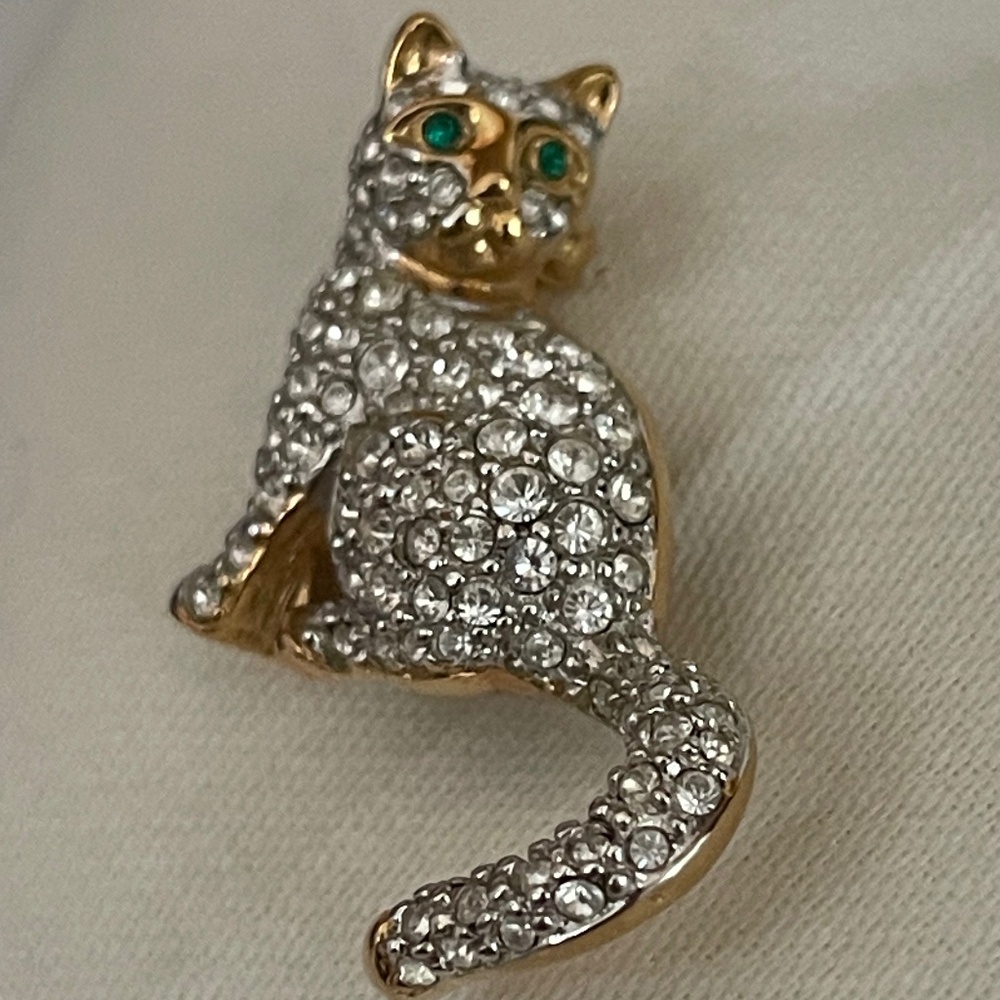 SWAROVSKI Crystal Rhinestone Cat Pin Brooch Clear Pave Green Eyes Swan Logo Vtg